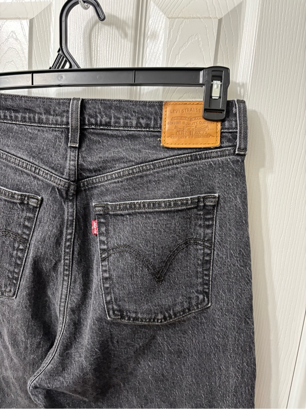 Levi’s Button Fly Ribcage Straight Ankle Black Wash Women’s Size 31 - Picture 8 of 9